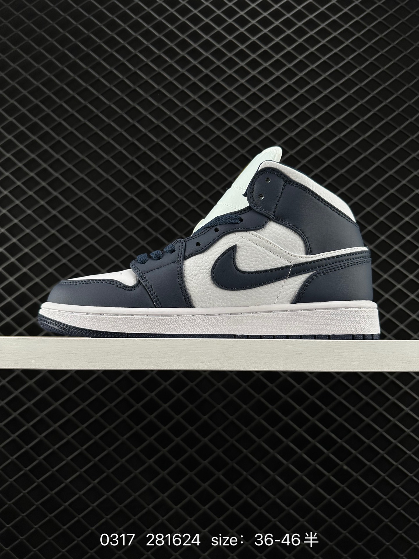 （NIKE）AIR JORDAN 1 MID